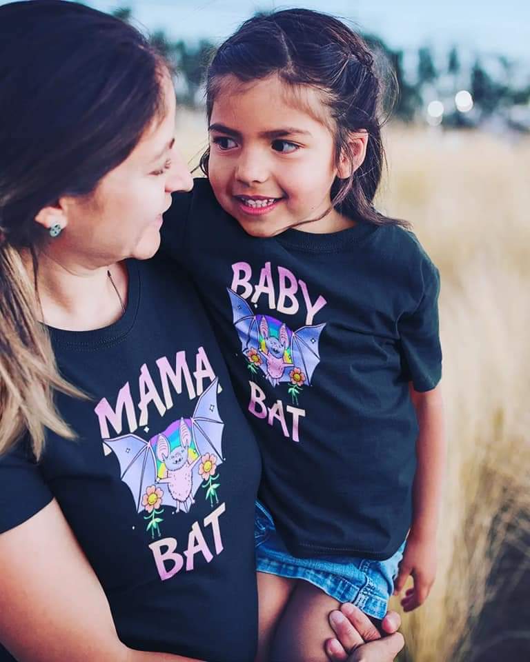 Mama Bat UNISEX JERSEY SHORT SLEEVE TEE SHIRT